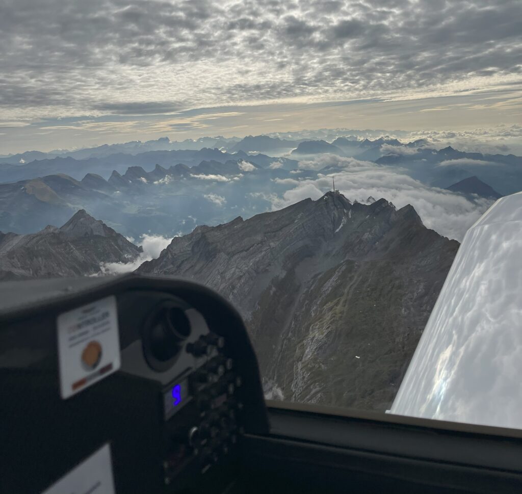 EHTE-LILH met Risen 912is PH-0C3 boven de Zwitserse Alpen