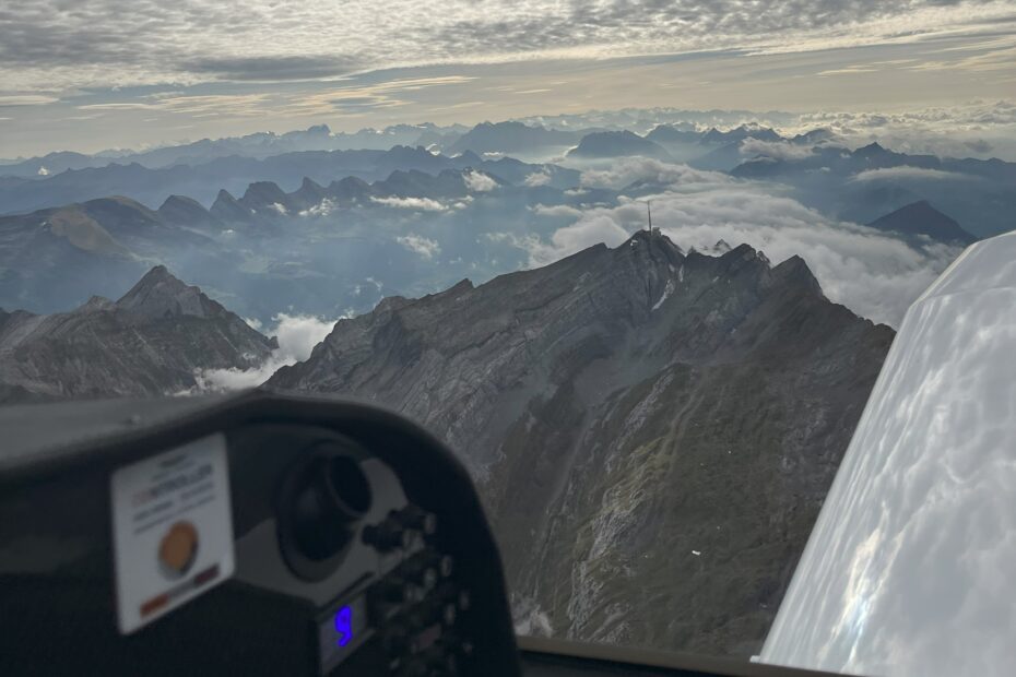 EHTE-LILH met Risen 912is PH-0C3 boven de Zwitserse Alpen