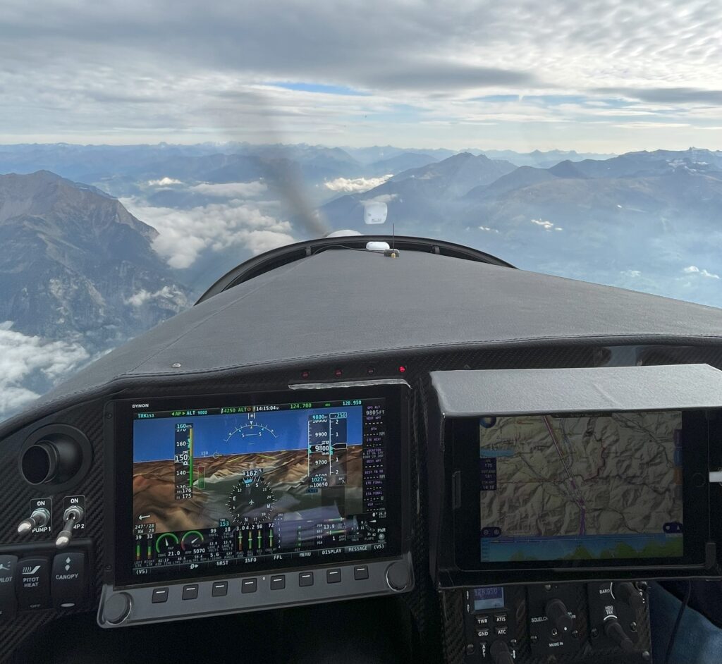 EHTE-LILH met Risen 912is PH-0C3 boven de Zwitserse Alpen