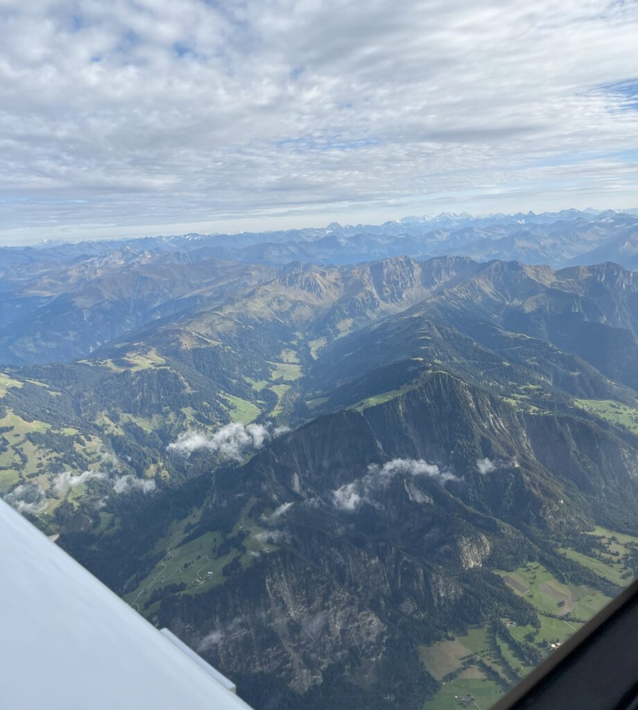 EHTE-LILH met Risen 912is PH-0C3 boven de Zwitserse Alpen
