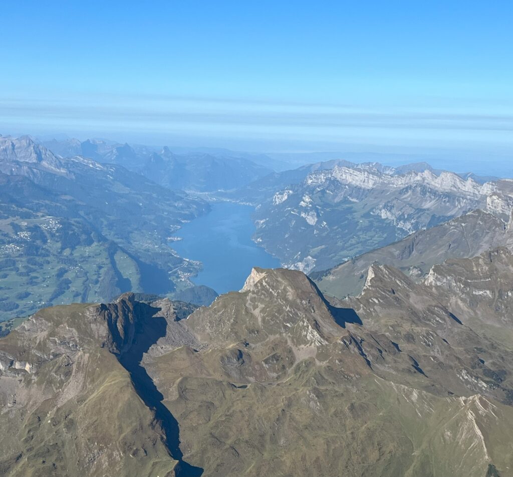 EHTE-LILH met Risen 912is PH-0C3 boven de Zwitserse Alpen